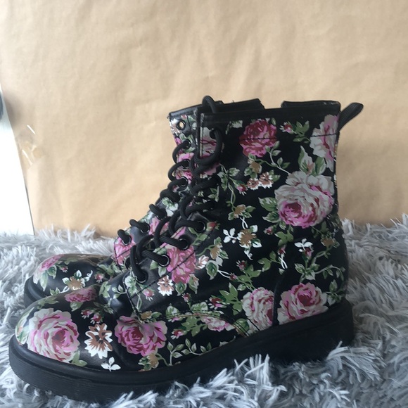 Mossimo boots - Picture 2 of 5